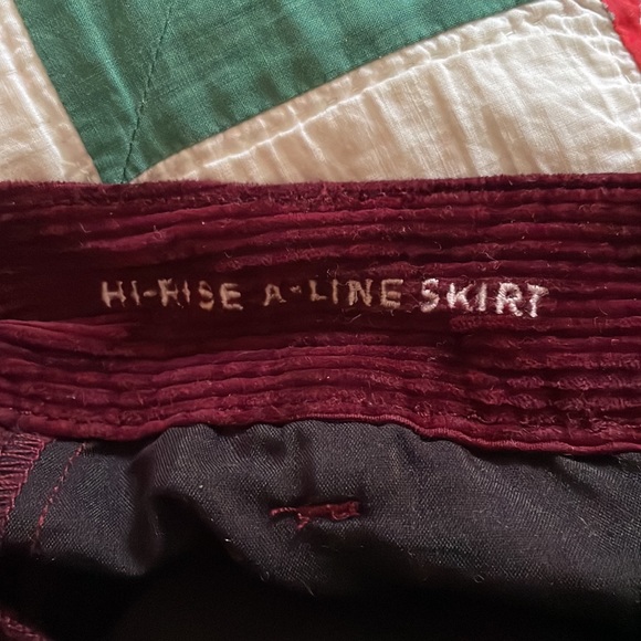 American Eagle High Rise A Line Maroon Corduroy Button Up Skirt WITH POCKETS! - Picture 4 of 5